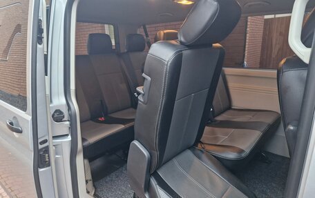 Volkswagen Caravelle T6 рестайлинг, 2015 год, 2 600 000 рублей, 5 фотография