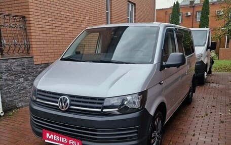 Volkswagen Caravelle T6 рестайлинг, 2015 год, 2 600 000 рублей, 2 фотография