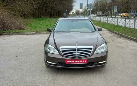 Mercedes-Benz S-Класс, 2009 год, 950 000 рублей, 1 фотография