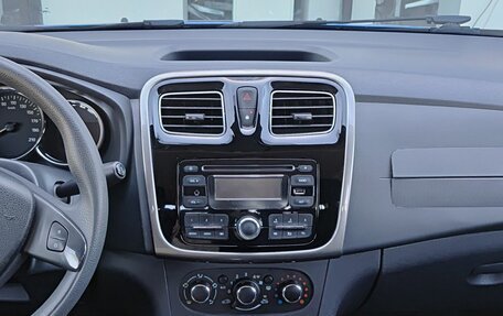 Renault Logan II, 2015 год, 859 800 рублей, 18 фотография