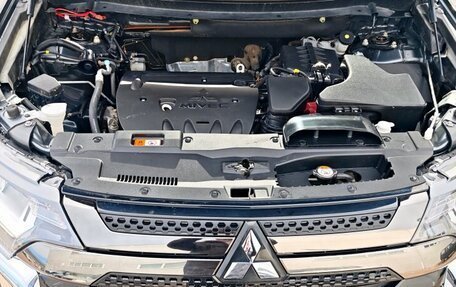 Mitsubishi Outlander III рестайлинг 3, 2022 год, 2 600 000 рублей, 10 фотография