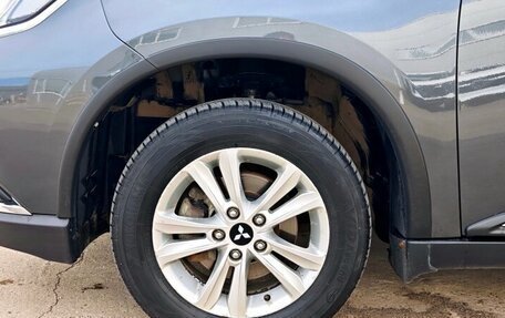 Mitsubishi Outlander III рестайлинг 3, 2022 год, 2 600 000 рублей, 3 фотография