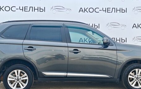 Mitsubishi Outlander III рестайлинг 3, 2022 год, 2 600 000 рублей, 8 фотография