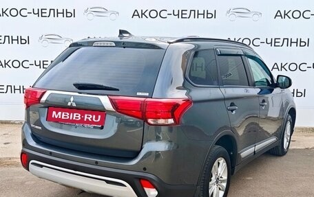Mitsubishi Outlander III рестайлинг 3, 2022 год, 2 600 000 рублей, 7 фотография