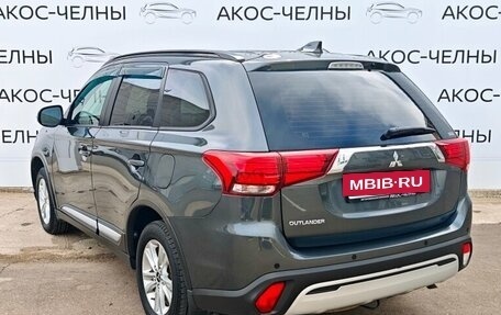Mitsubishi Outlander III рестайлинг 3, 2022 год, 2 600 000 рублей, 4 фотография