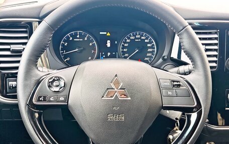 Mitsubishi Outlander III рестайлинг 3, 2022 год, 2 600 000 рублей, 19 фотография