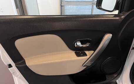 Renault Logan II, 2019 год, 1 040 000 рублей, 22 фотография