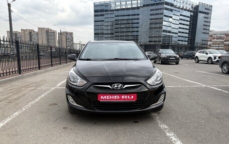 Hyundai Solaris II рестайлинг, 2011 год, 870 000 рублей, 1 фотография
