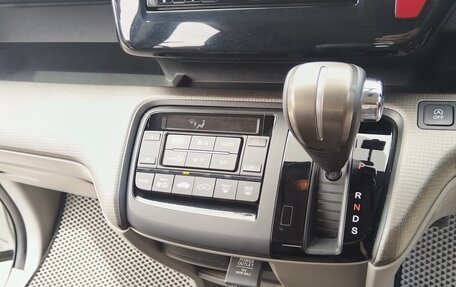 Honda Stepwgn IV, 2017 год, 1 720 000 рублей, 14 фотография