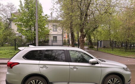 Mitsubishi Outlander III рестайлинг 3, 2019 год, 2 600 000 рублей, 5 фотография