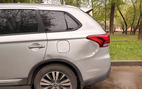 Mitsubishi Outlander III рестайлинг 3, 2019 год, 2 600 000 рублей, 3 фотография