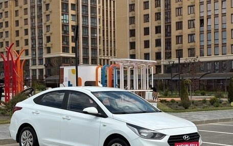 Hyundai Solaris II рестайлинг, 2017 год, 879 000 рублей, 2 фотография