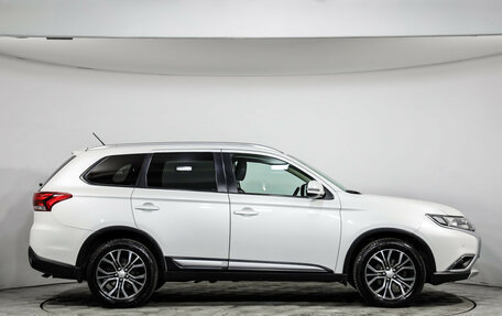 Mitsubishi Outlander III рестайлинг 3, 2015 год, 1 849 000 рублей, 4 фотография