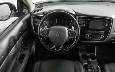 Mitsubishi Outlander III рестайлинг 3, 2015 год, 1 849 000 рублей, 11 фотография