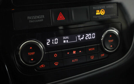 Mitsubishi Outlander III рестайлинг 3, 2015 год, 1 849 000 рублей, 15 фотография