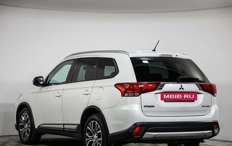 Mitsubishi Outlander III рестайлинг 3, 2015 год, 1 849 000 рублей, 7 фотография