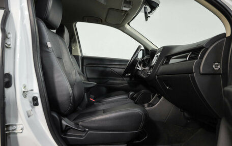 Mitsubishi Outlander III рестайлинг 3, 2015 год, 1 849 000 рублей, 21 фотография