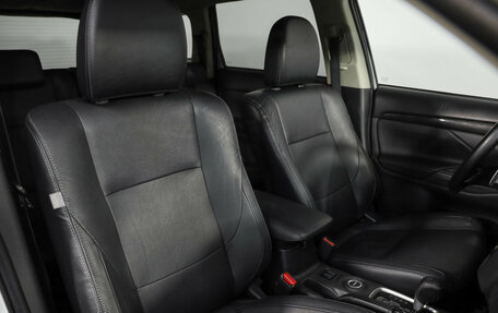 Mitsubishi Outlander III рестайлинг 3, 2015 год, 1 849 000 рублей, 22 фотография