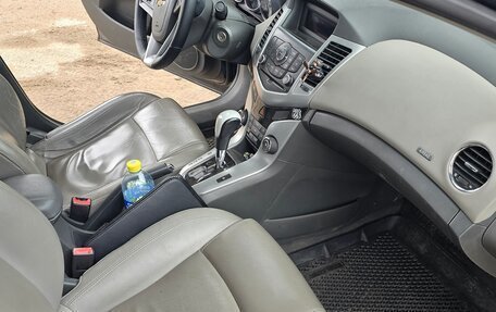Chevrolet Cruze II, 2009 год, 550 000 рублей, 5 фотография