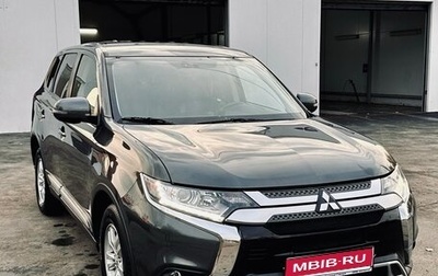 Mitsubishi Outlander III рестайлинг 3, 2019 год, 2 600 000 рублей, 1 фотография