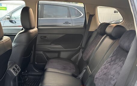 Mitsubishi Outlander III рестайлинг 3, 2019 год, 2 600 000 рублей, 4 фотография