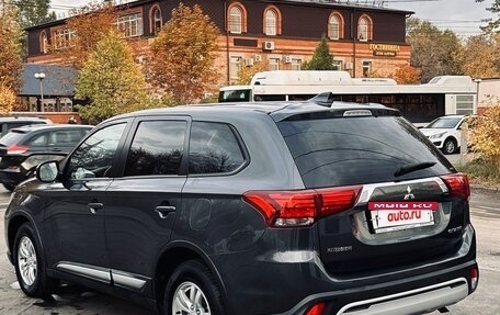 Mitsubishi Outlander III рестайлинг 3, 2019 год, 2 600 000 рублей, 8 фотография