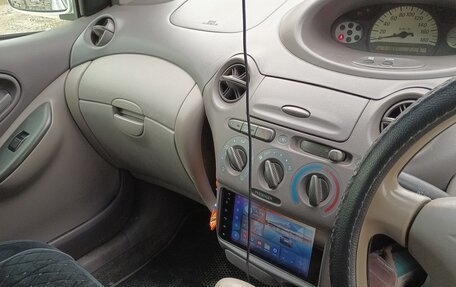 Toyota Platz, 2001 год, 380 000 рублей, 8 фотография