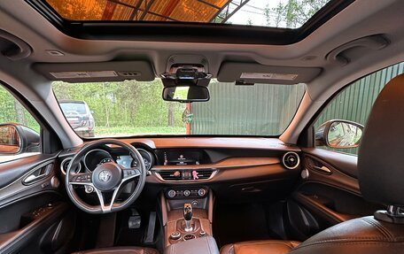 Alfa Romeo Stelvio, 2017 год, 3 100 000 рублей, 16 фотография