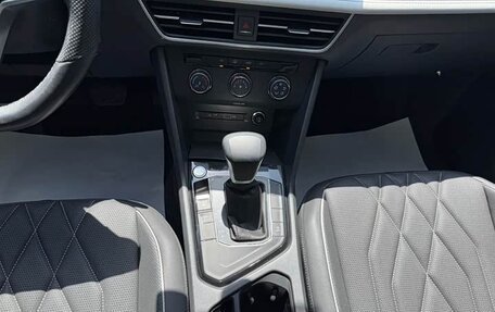 Volkswagen Tiguan II, 2023 год, 2 710 000 рублей, 9 фотография
