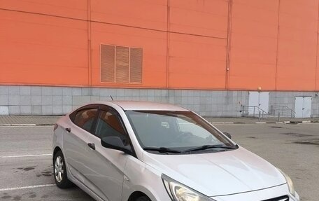 Hyundai Solaris II рестайлинг, 2013 год, 560 000 рублей, 2 фотография