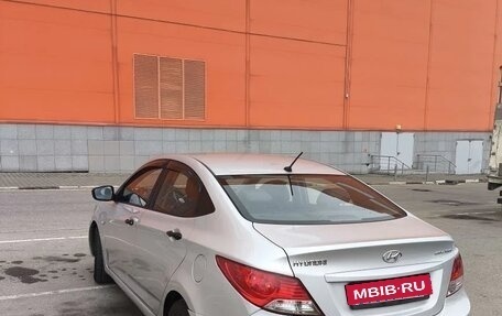 Hyundai Solaris II рестайлинг, 2013 год, 560 000 рублей, 3 фотография