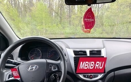 Hyundai Solaris II рестайлинг, 2015 год, 580 000 рублей, 1 фотография