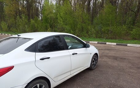 Hyundai Solaris II рестайлинг, 2015 год, 580 000 рублей, 2 фотография
