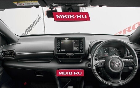 Toyota Yaris, 2021 год, 1 370 000 рублей, 12 фотография
