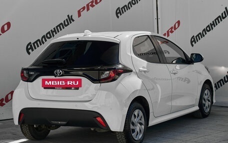 Toyota Yaris, 2021 год, 1 370 000 рублей, 6 фотография