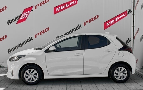 Toyota Yaris, 2021 год, 1 370 000 рублей, 7 фотография