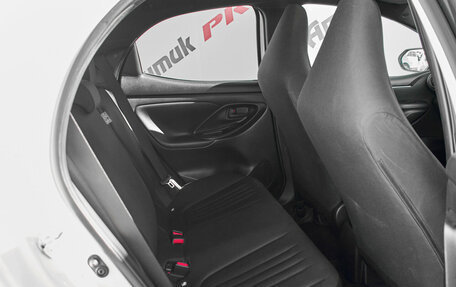 Toyota Yaris, 2021 год, 1 370 000 рублей, 23 фотография