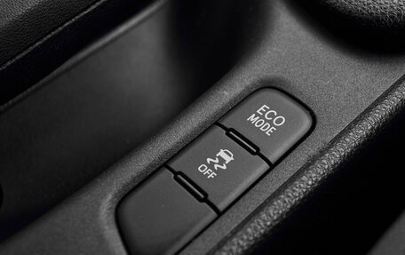 Toyota Yaris, 2021 год, 1 370 000 рублей, 21 фотография