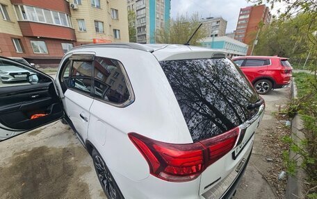 Mitsubishi Outlander III рестайлинг 3, 2016 год, 2 700 000 рублей, 5 фотография