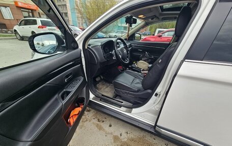 Mitsubishi Outlander III рестайлинг 3, 2016 год, 2 700 000 рублей, 6 фотография