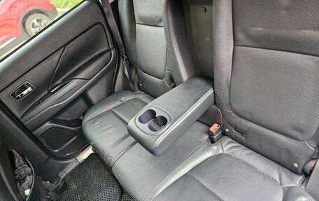 Mitsubishi Outlander III рестайлинг 3, 2016 год, 2 700 000 рублей, 19 фотография