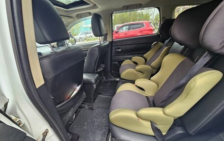 Mitsubishi Outlander III рестайлинг 3, 2016 год, 2 700 000 рублей, 10 фотография