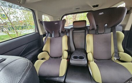 Mitsubishi Outlander III рестайлинг 3, 2016 год, 2 700 000 рублей, 13 фотография