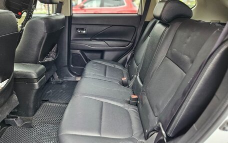 Mitsubishi Outlander III рестайлинг 3, 2016 год, 2 700 000 рублей, 16 фотография