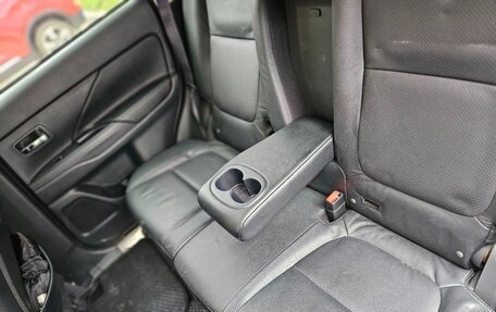 Mitsubishi Outlander III рестайлинг 3, 2016 год, 2 700 000 рублей, 18 фотография