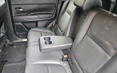 Mitsubishi Outlander III рестайлинг 3, 2016 год, 2 700 000 рублей, 20 фотография