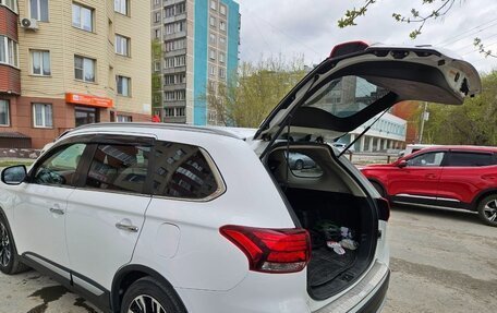 Mitsubishi Outlander III рестайлинг 3, 2016 год, 2 700 000 рублей, 30 фотография