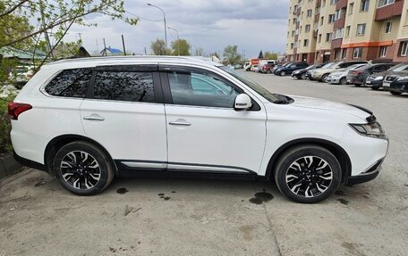 Mitsubishi Outlander III рестайлинг 3, 2016 год, 2 700 000 рублей, 25 фотография