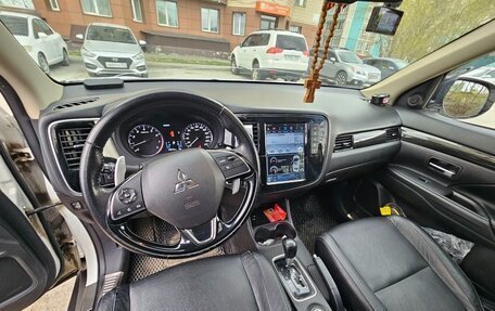 Mitsubishi Outlander III рестайлинг 3, 2016 год, 2 700 000 рублей, 36 фотография