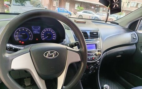 Hyundai Solaris II рестайлинг, 2011 год, 650 000 рублей, 6 фотография